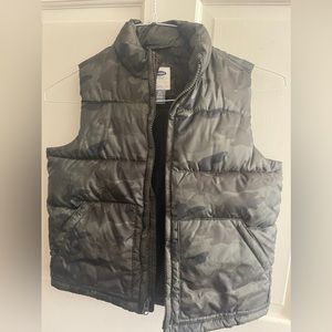 Old Navy Puffer Vest - Camo - size 6-7